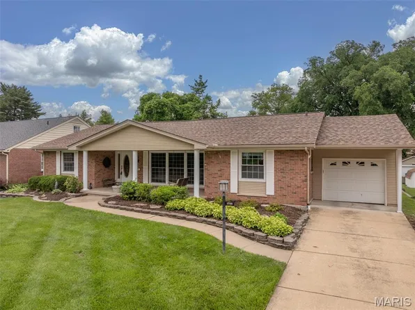 1726 Sibley St, Saint Charles, MO 63301
