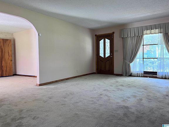 5th image of 933 Crawford Rd