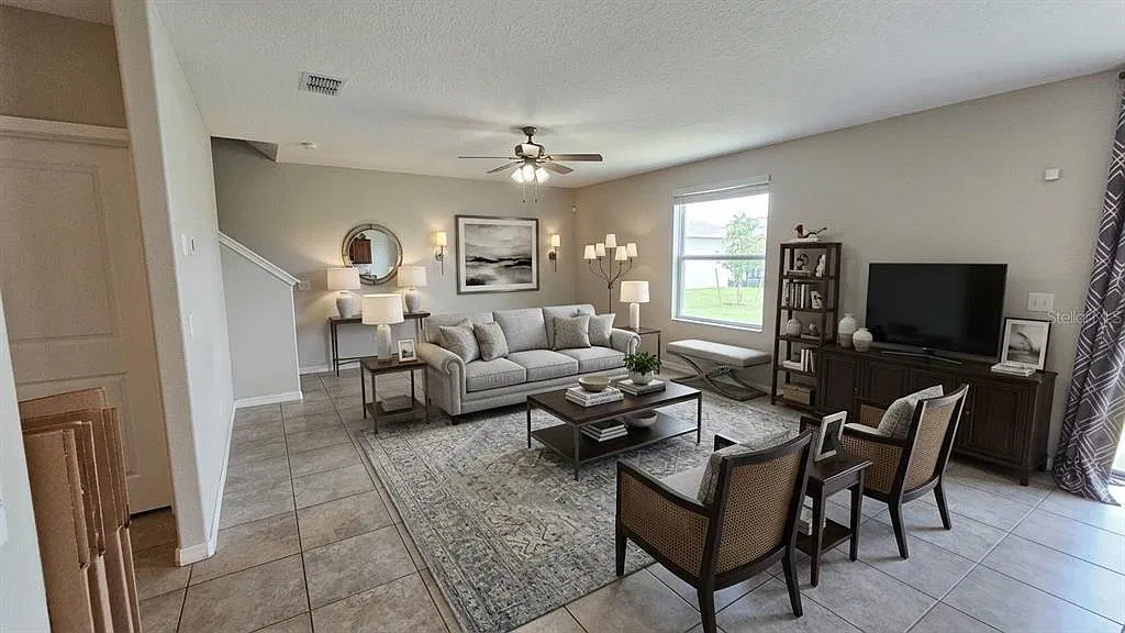 4 bed, 2.5 bath, 2584 sqft, $2,400 — Photo 3