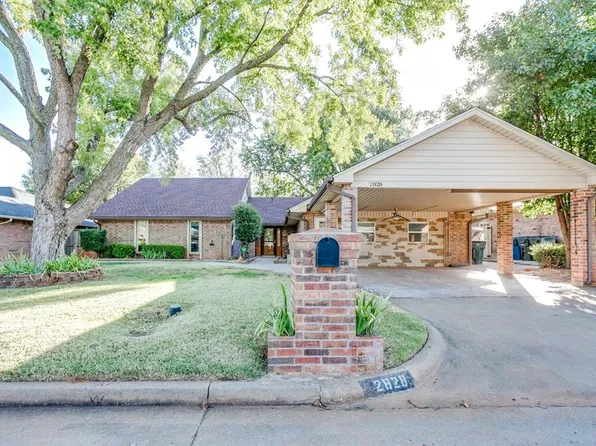 2828 Woodcreek Rd, Midwest City, OK 73110