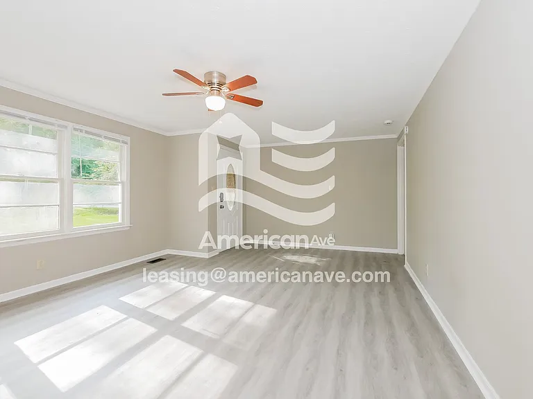 1857792_003_wm_-_living_room_12933139.jpg