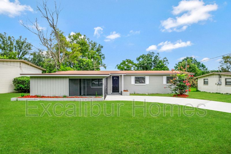 1st image of 429 La Paz Pl