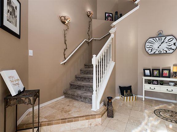 3rd image of 156 Erica Dr