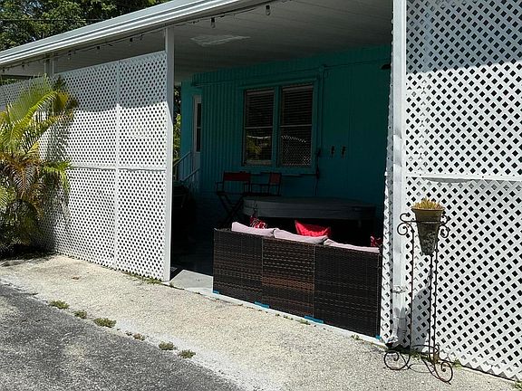 3rd image of 802 N Topaz St