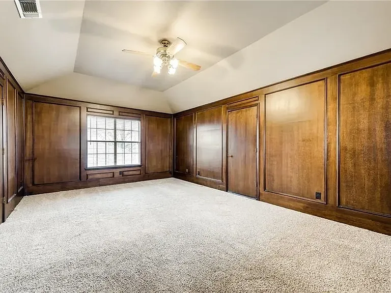 1504 Country Ln — Photo 22