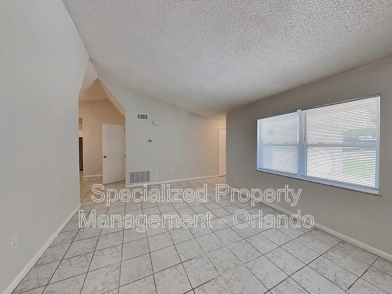 4 bed, 2.0 bath, 1479 sqft, $2,575 — Photo 2
