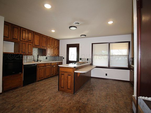 3rd image of 105 Fir St