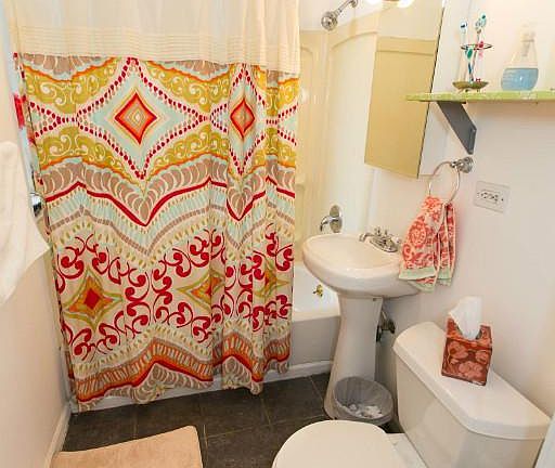 2nd image of 2108 N Sheffield Ave APT 1A