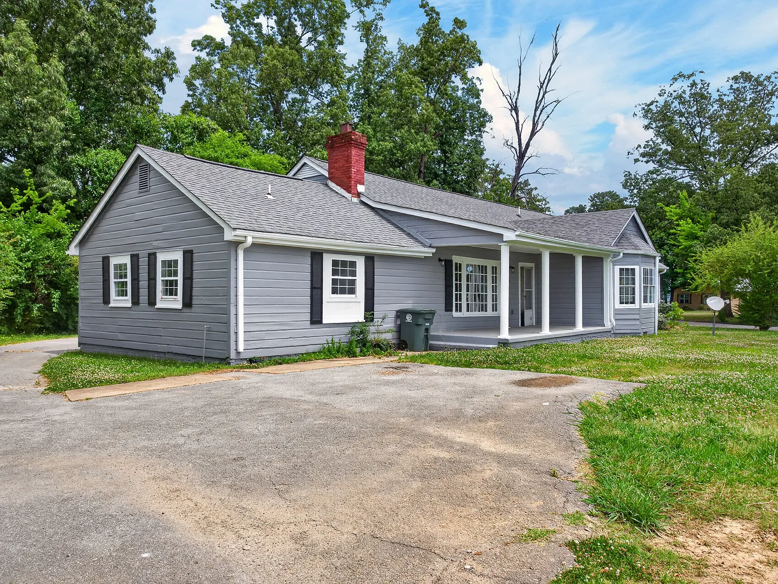 3 bed, 1100 sqft, $1,400 — Photo 3