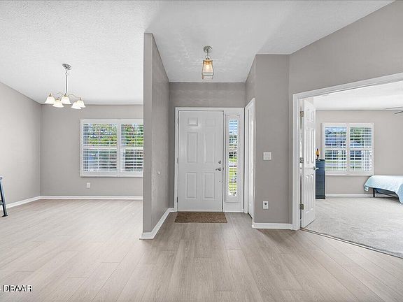 4th image of 20 Emerson Dr