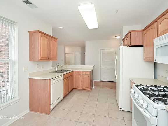 4th image of 12950 Meadow View Ct Unit 102