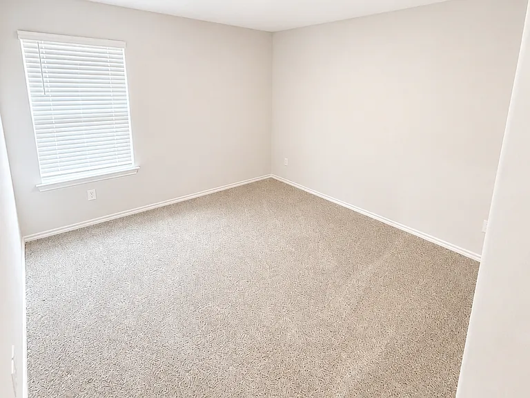 324 Bronze Cir N — Photo 4