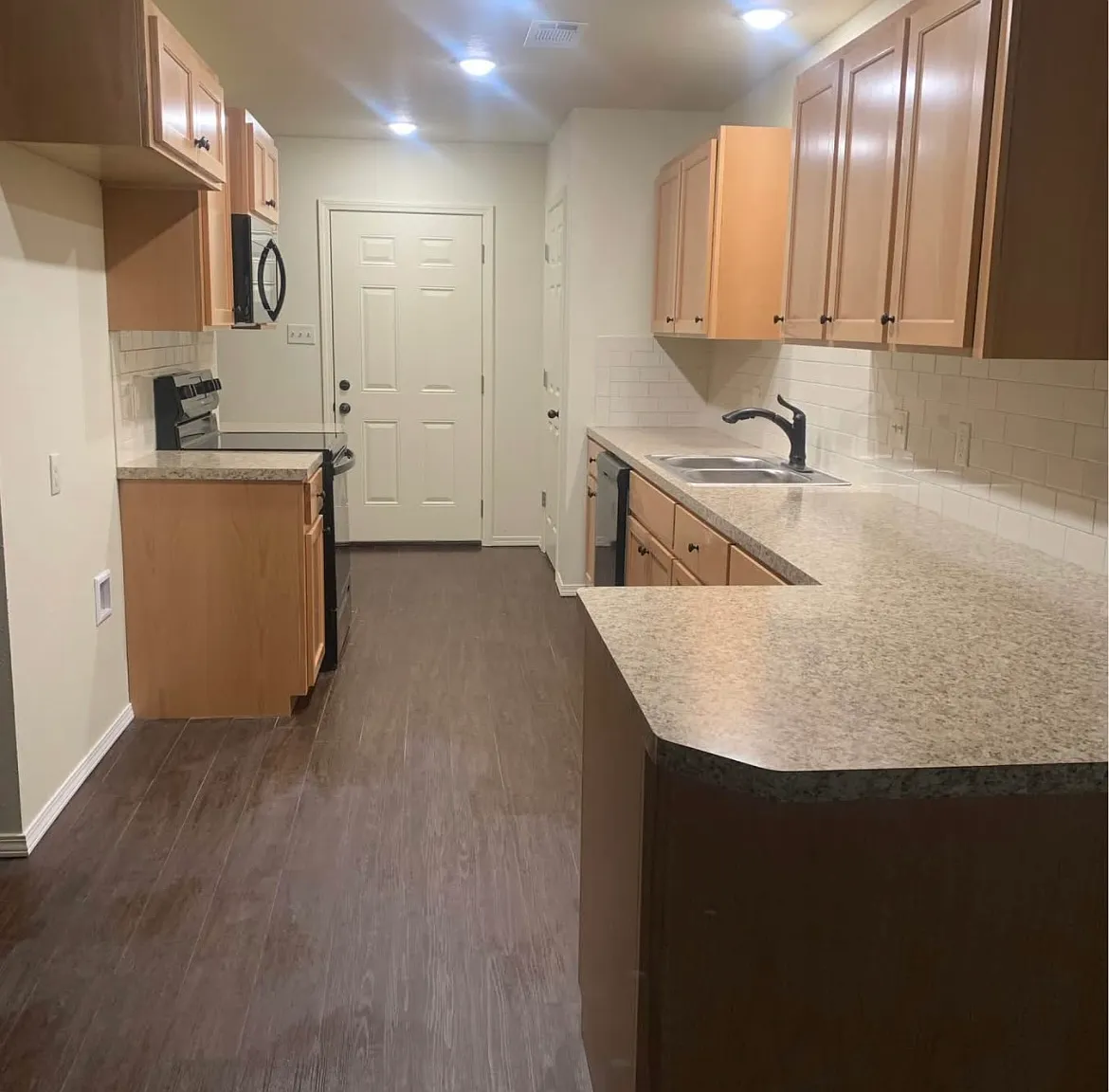 3 bed, 1200 sqft, $1,100 — Photo 2