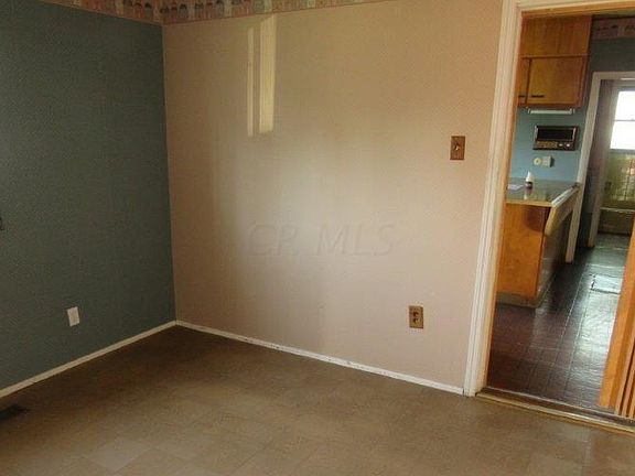 5th image of 397 S Wheatland Ave