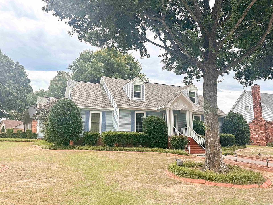 2nd image of 100 Red Oak Ln