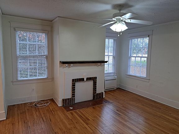2nd image of 2166 College St #2164