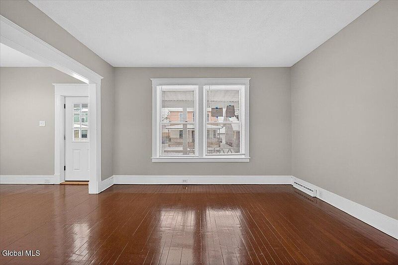 4th image of 35 James Street