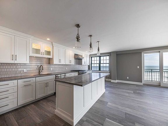 3rd image of 26 W Broadway APT 804