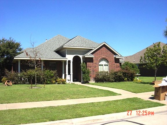 2nd image of 1204 Louise Ln