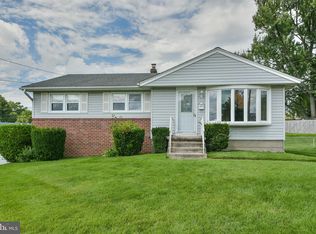 3652 N Clearwater Ln, Brookhaven, PA 19015