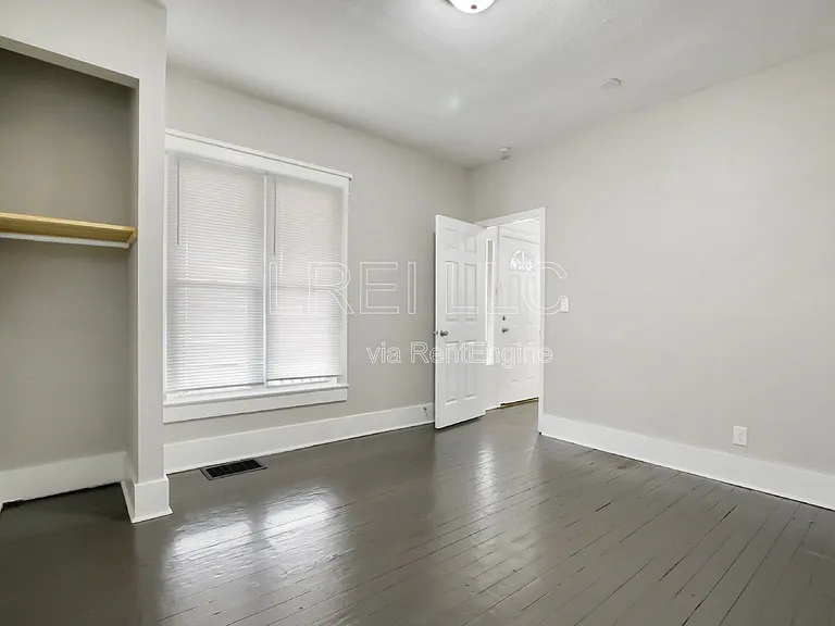 844 S 33rd St — Photo 3