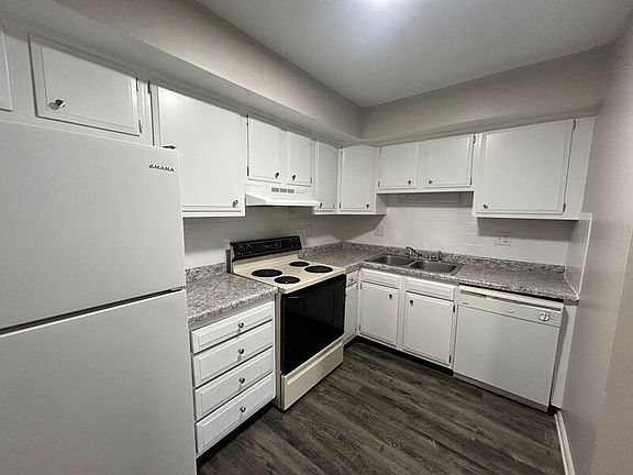 3rd image of 421 N Broadway St #8