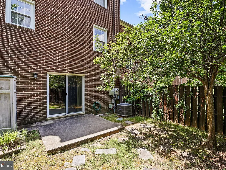 8350 Glastonbury Ct — Photo 33