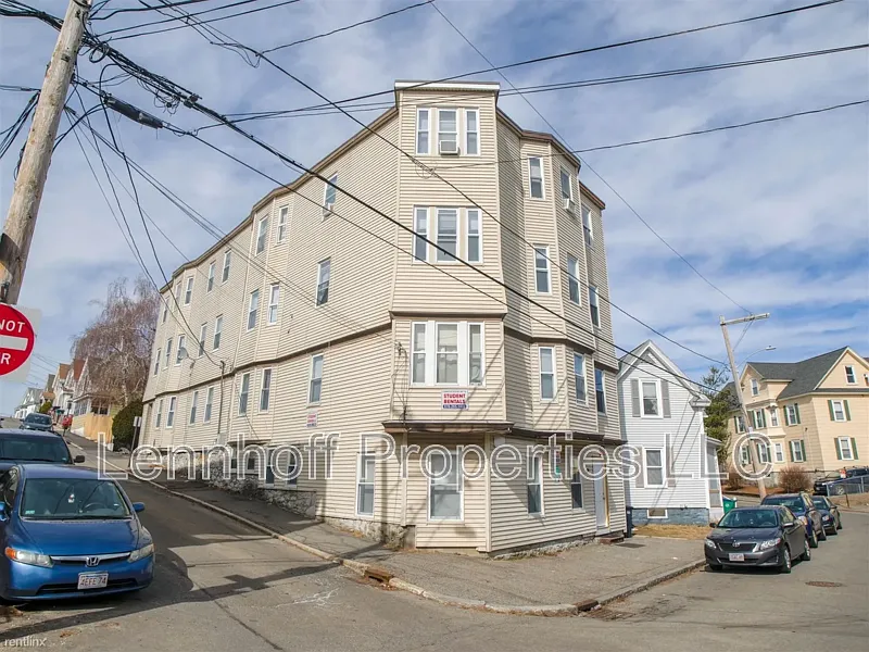 82 Gershom Ave #4