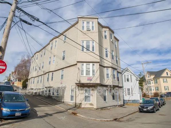 82 Gershom Ave APT 4, Lowell, MA 01854