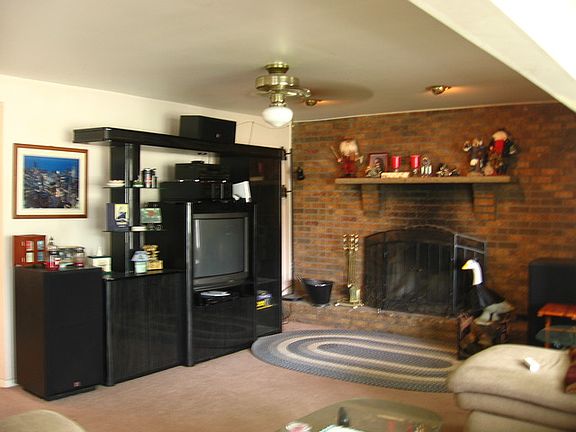 3rd image of 339 E Shorewood Dr
