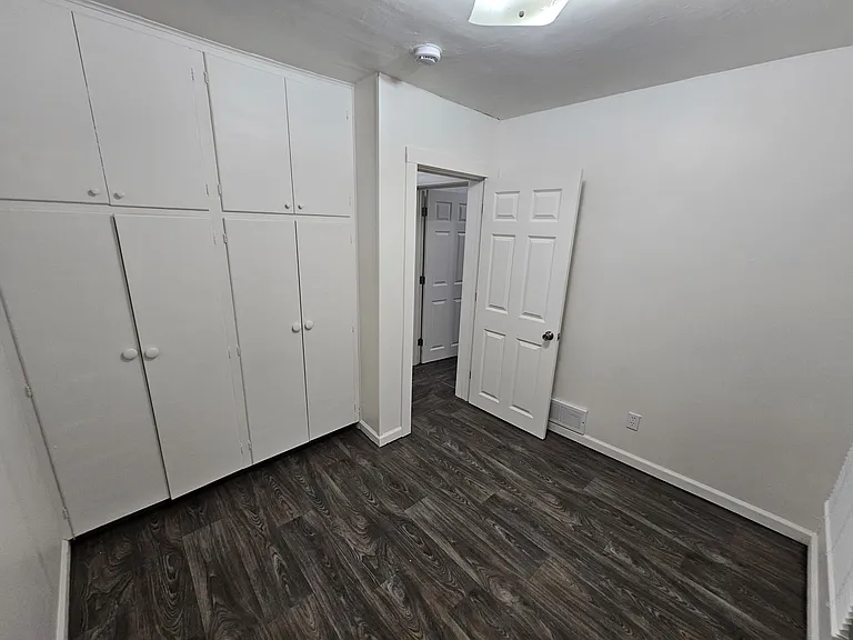174 Strong Ave #2 — Photo 5