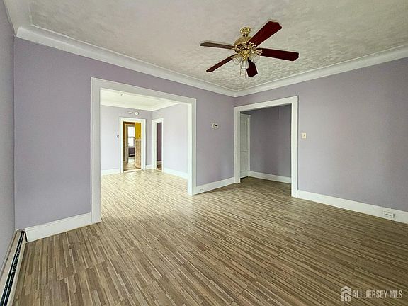 5th image of 231 Myrtle Ave