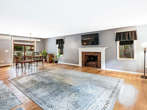 5th image of 6 Elizabeth Ln