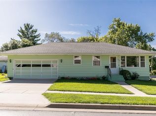 203 E 5th St, Solon, IA 52333