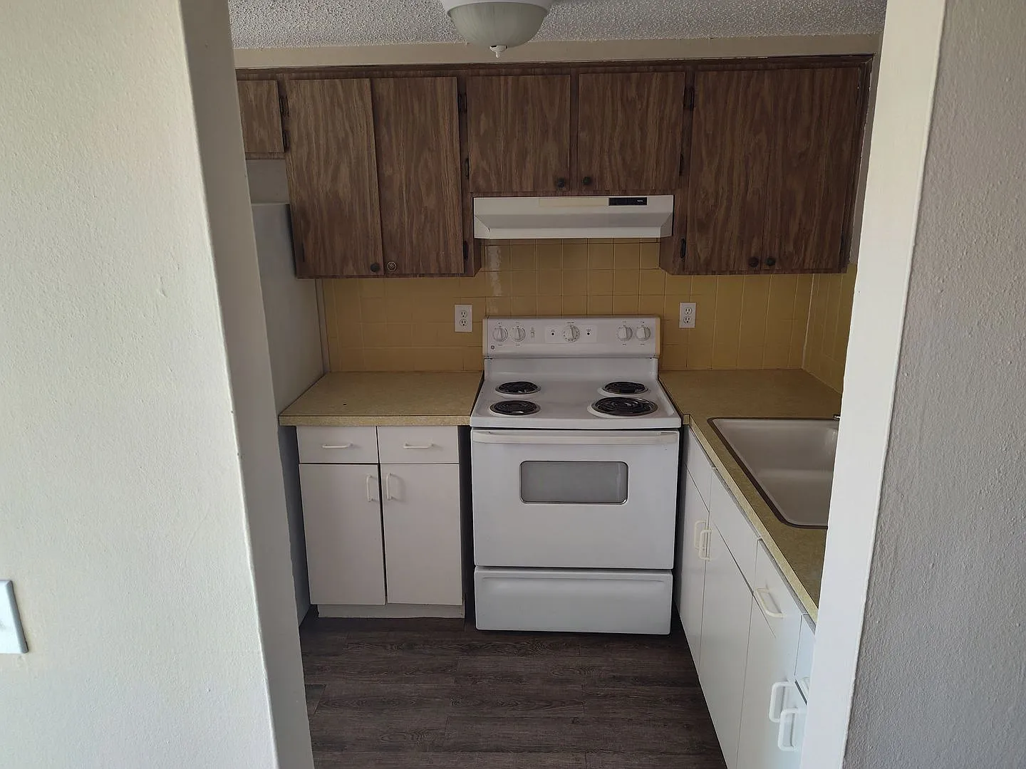 Coming Soon 2 Bedroom 1 Bath — Photo 3