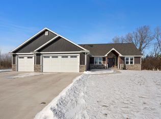 2090 W Sugar Ct, Appleton, WI 54913