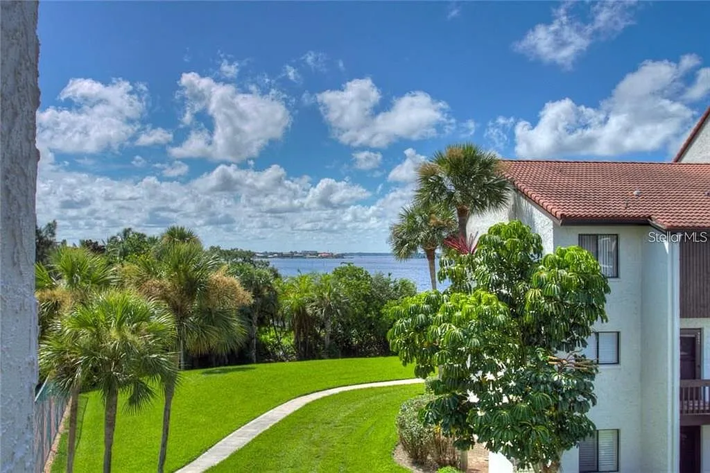 2 bed, 1.5 bath, 1152 sqft, $4,500 — Photo 4
