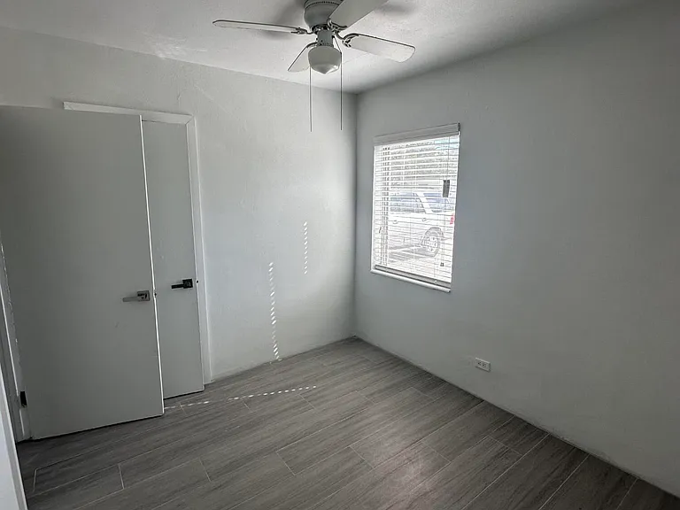 701 NW 15th Ter — Photo 10