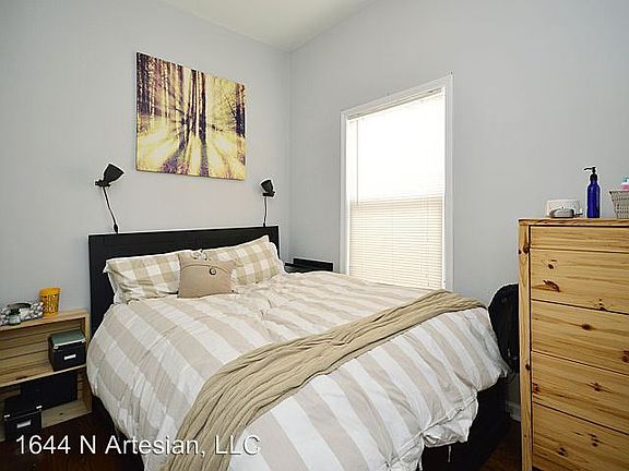 5th image of 1644 N Artesian Ave APT 1r