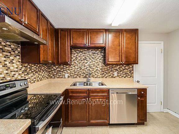 5th image of 2589 Kershaw Dr W #9B