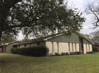 301 Ligustrum St, Lake Jackson, TX 77566