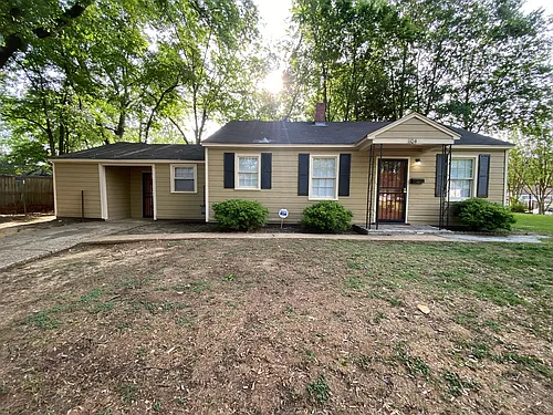 1104 Chatwood St Photo 1