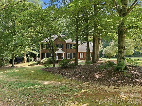 2nd image of 117 Carriage Ln