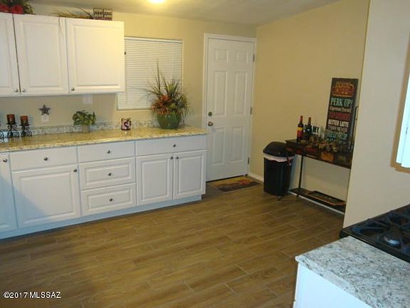 2nd image of 118 W Webb Dr