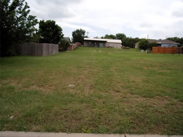 111 Burkett Dr, San Saba, TX 76877