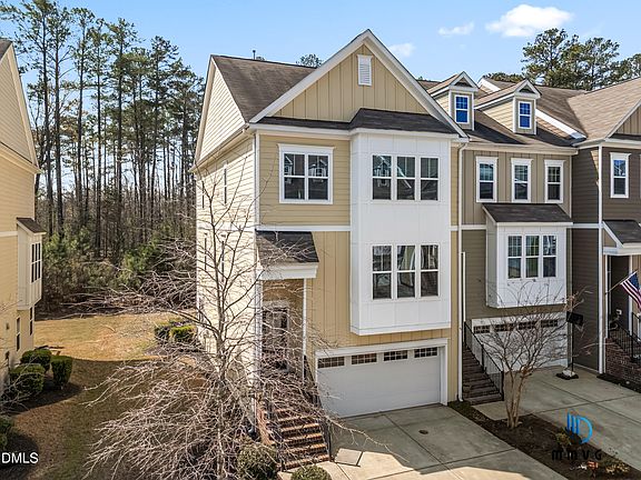 2nd image of 701 Edgewater Ridge Ct