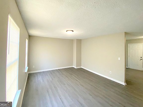 3rd image of 176 Smith Ave #A