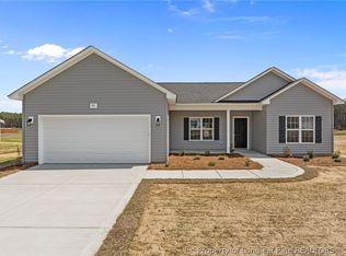 90 Orchard Ln, Parkton, NC 28371