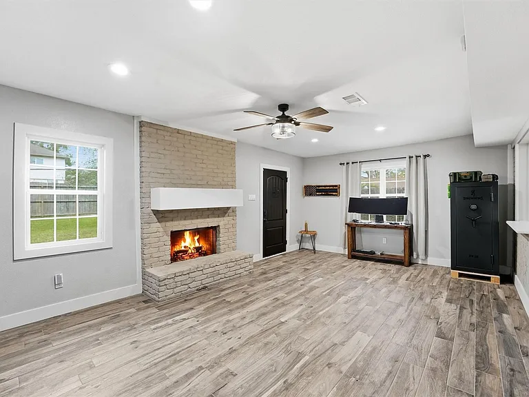431 Dover Ln — Photo 7