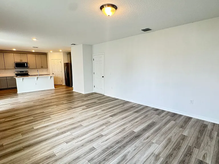 2401 White Tail St — Photo 20